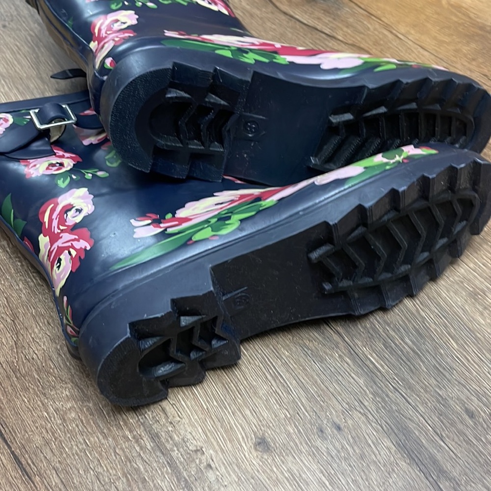 Women’s Rain Boots - Picture 5 of 6